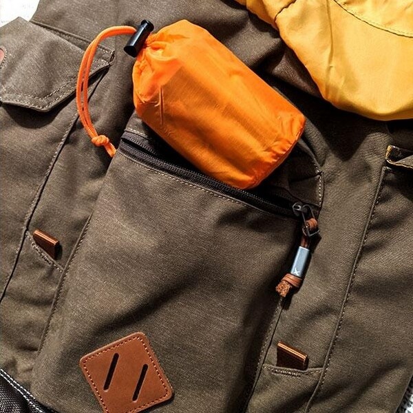 Termiczny śpiwór ratunkowy HOTBAG do stosowania w warunkach outdoorowych